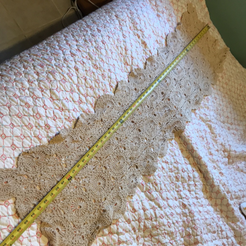 Crochet table runner - Picture 5 of 6